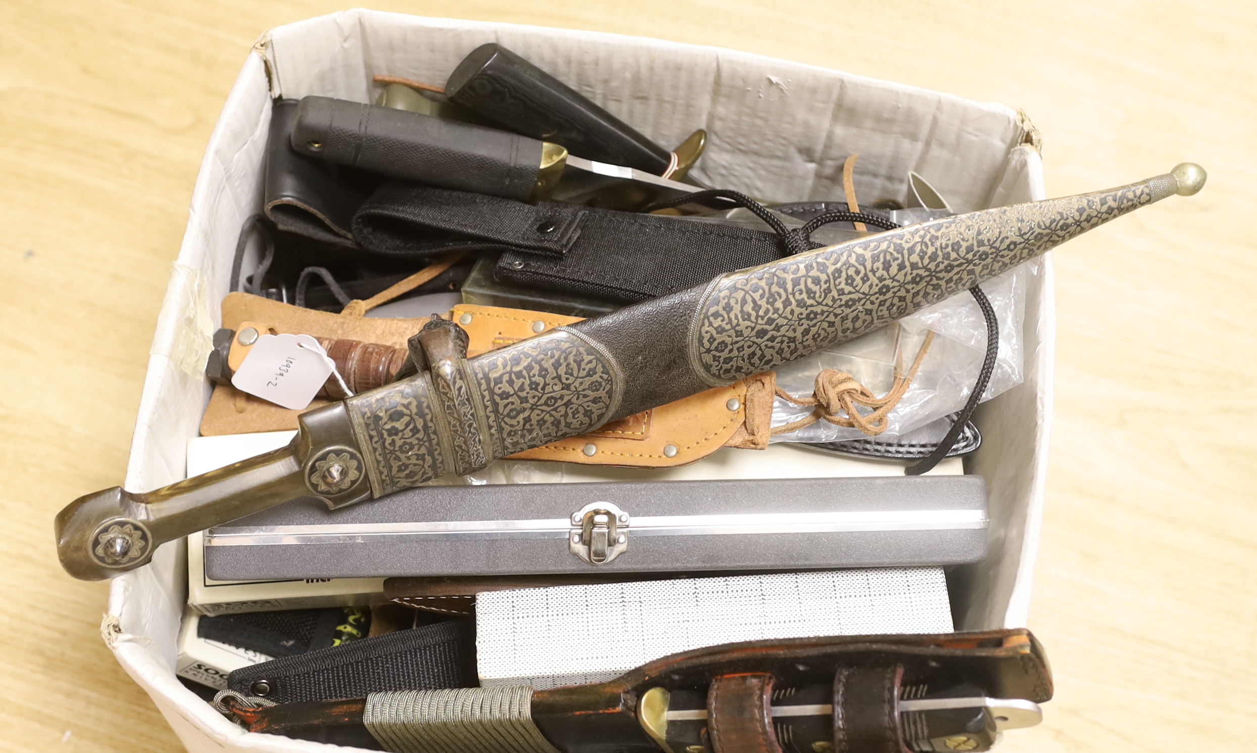 A group of assorted knives and daggers